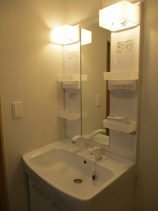 シャワー付洗面化粧台