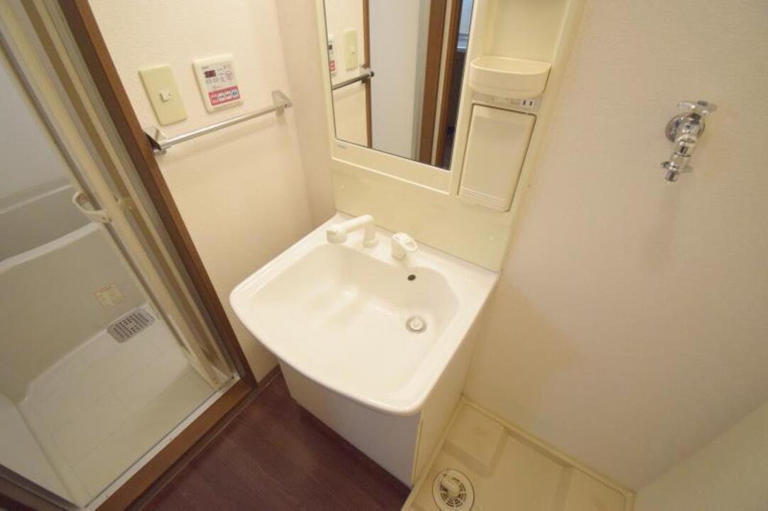 シャワー付洗面化粧台