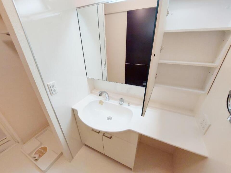 シャワー付洗面化粧台