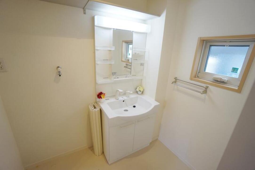 シャワー付洗面化粧台