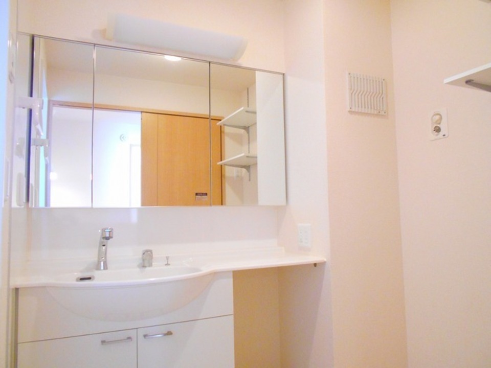 シャワー付洗面化粧台