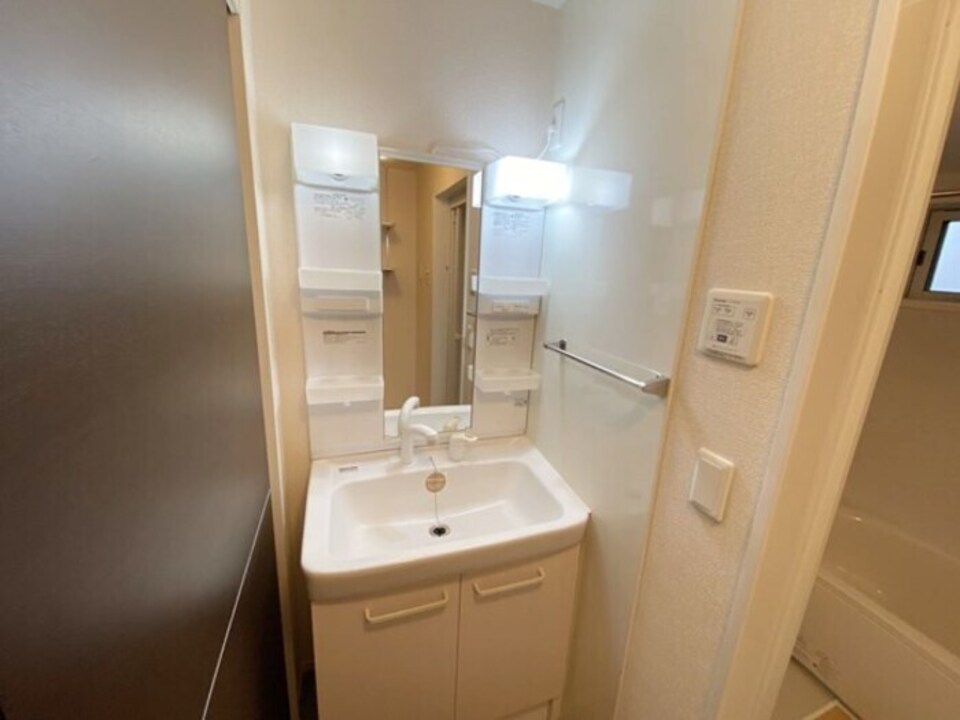 シャワー付洗面化粧台