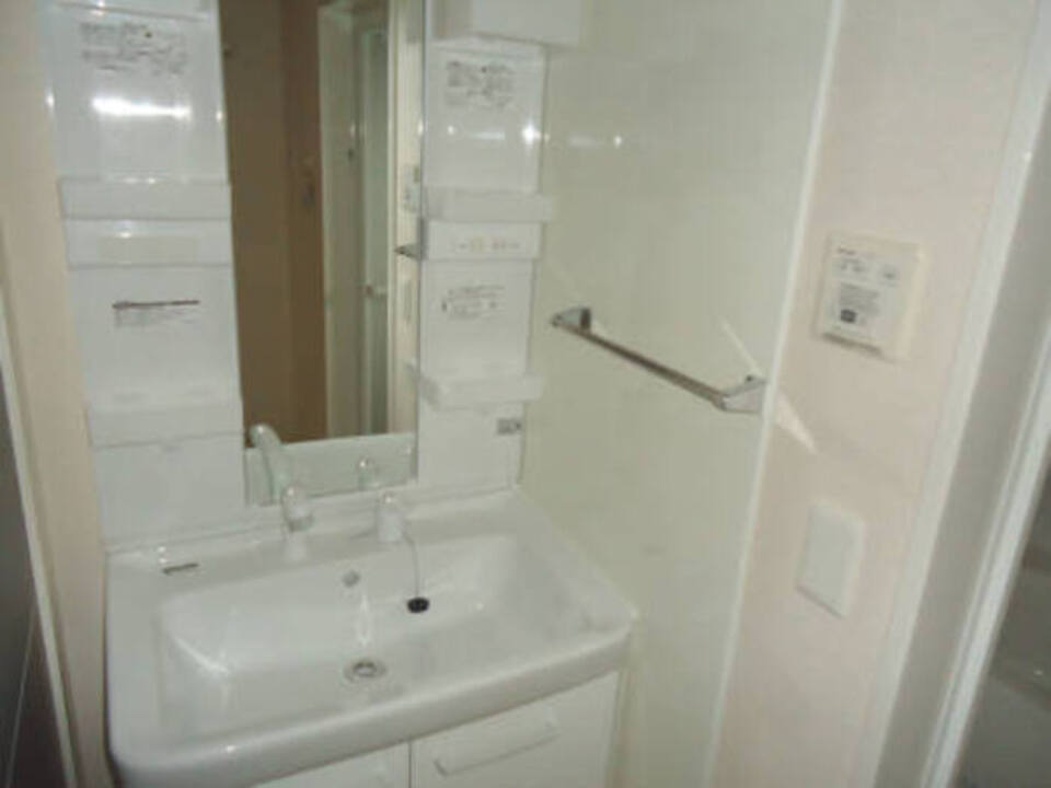 シャワー付洗面化粧台