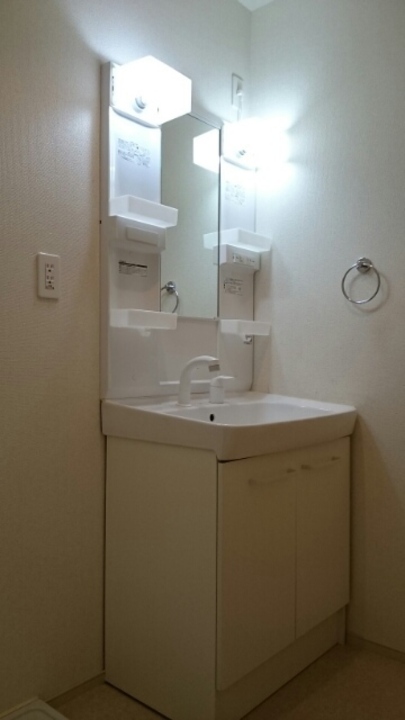 シャワー付洗面化粧台