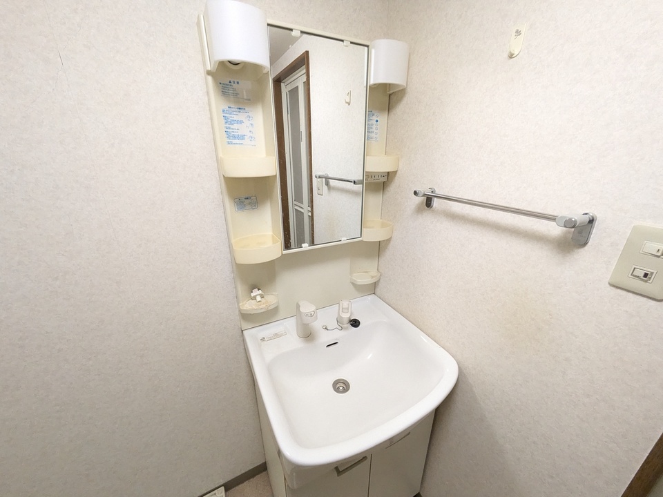 シャワー付洗面化粧台