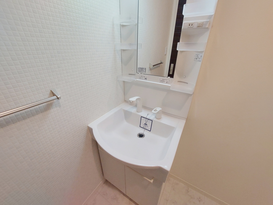 シャワー付洗面化粧台