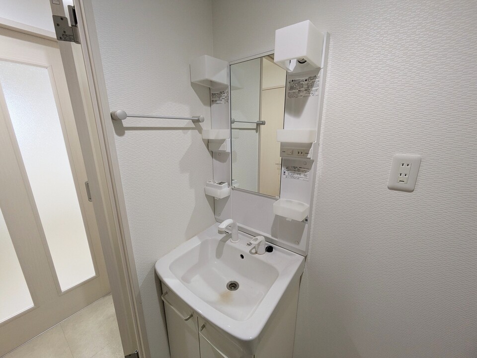 シャワー付洗面化粧台