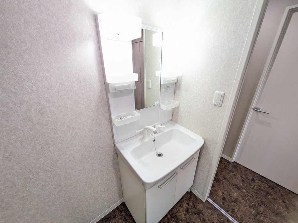 シャワー付洗面化粧台