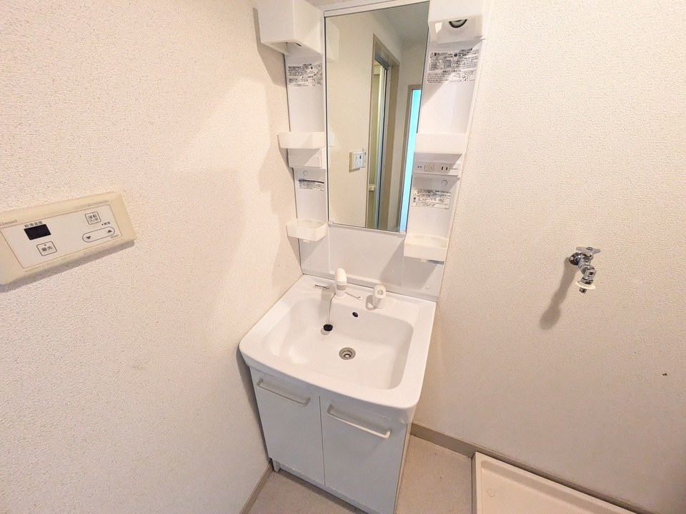 シャワー付洗面化粧台