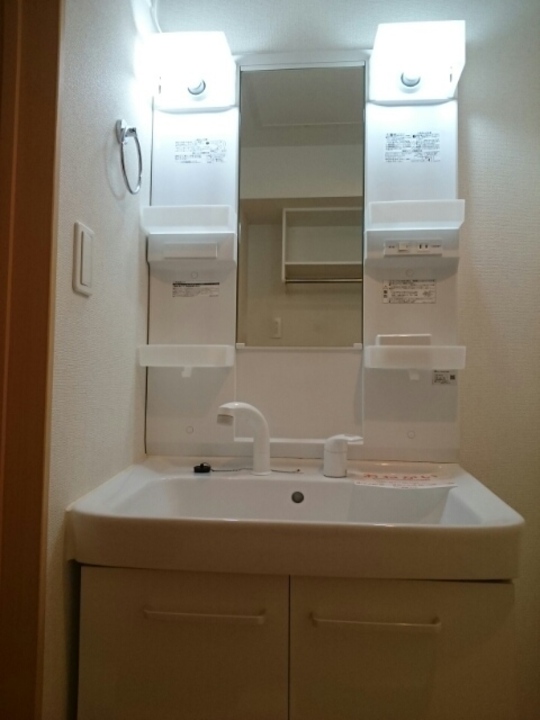 シャワー付洗面化粧台