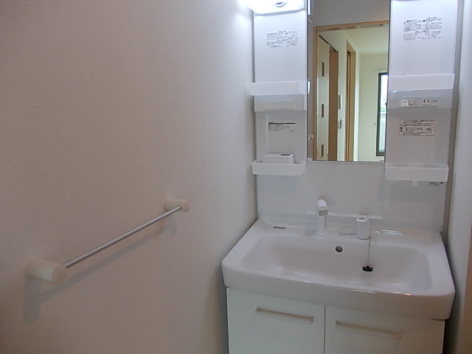 シャワー付洗面化粧台