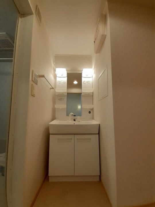 シャワー付洗面化粧台