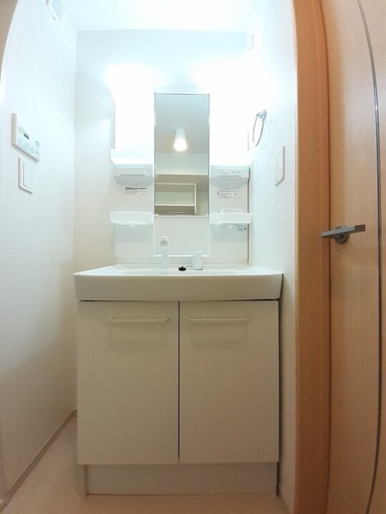 シャワー付洗面化粧台