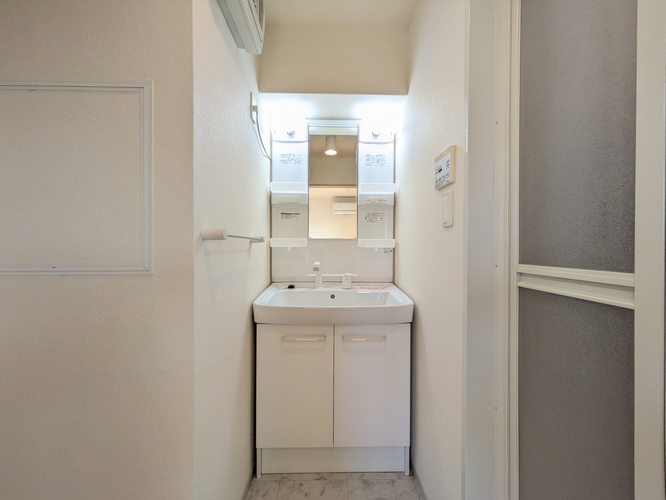 シャワー付洗面化粧台