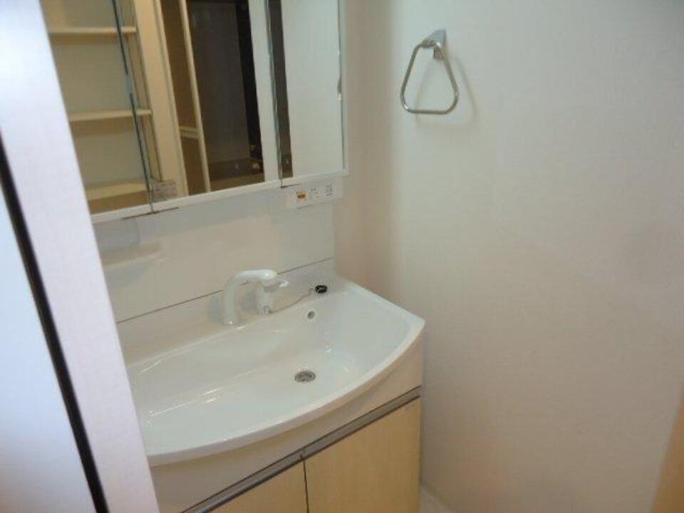 シャワー付洗面化粧台