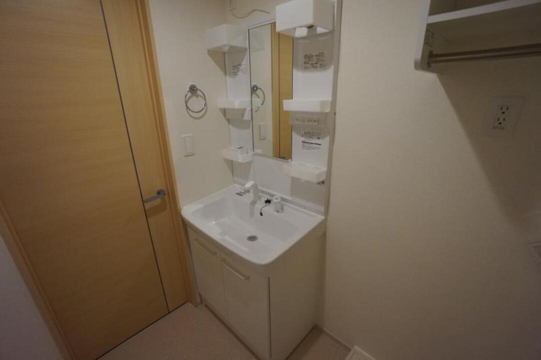 シャワー付洗面化粧台