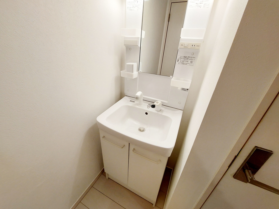 シャワー付洗面化粧台