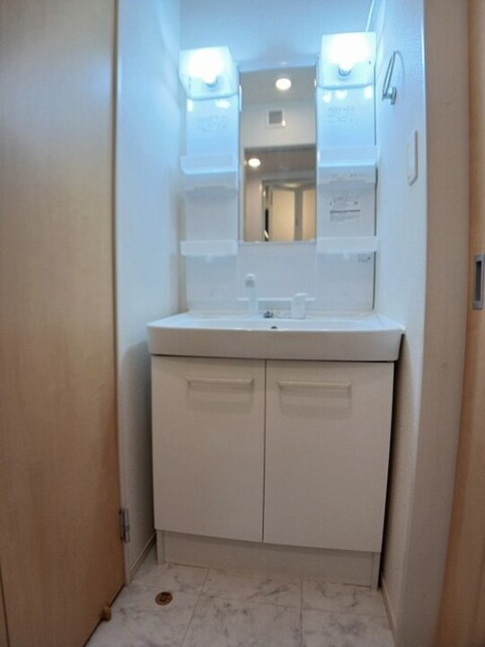 シャワー付洗面化粧台