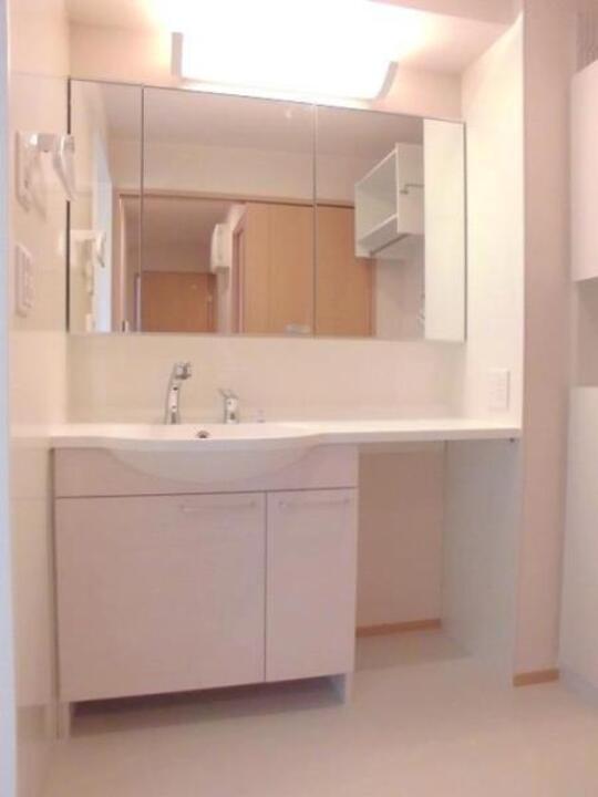 シャワー付洗面化粧台