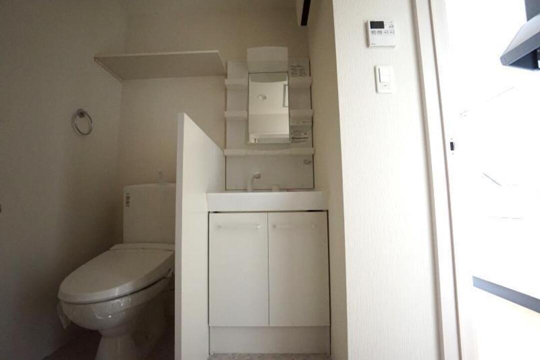 シャワー付洗面化粧台