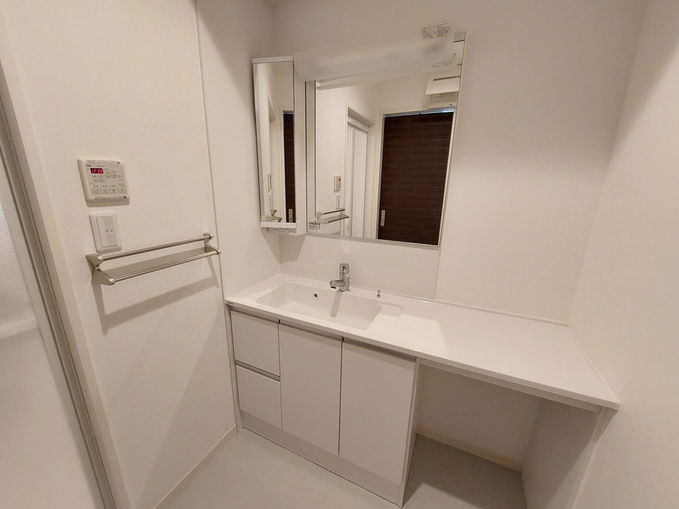 シャワー付洗面化粧台
