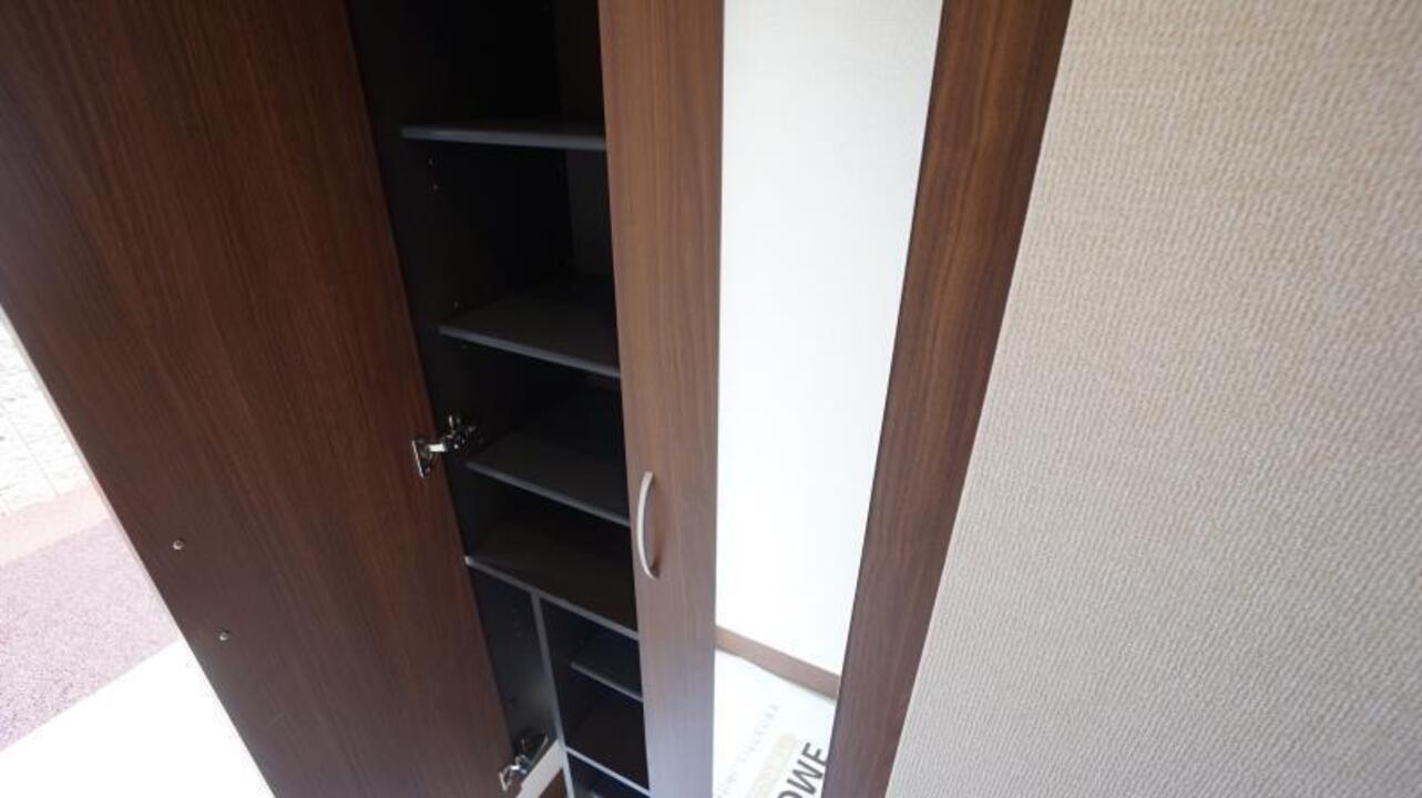 シューズボックス