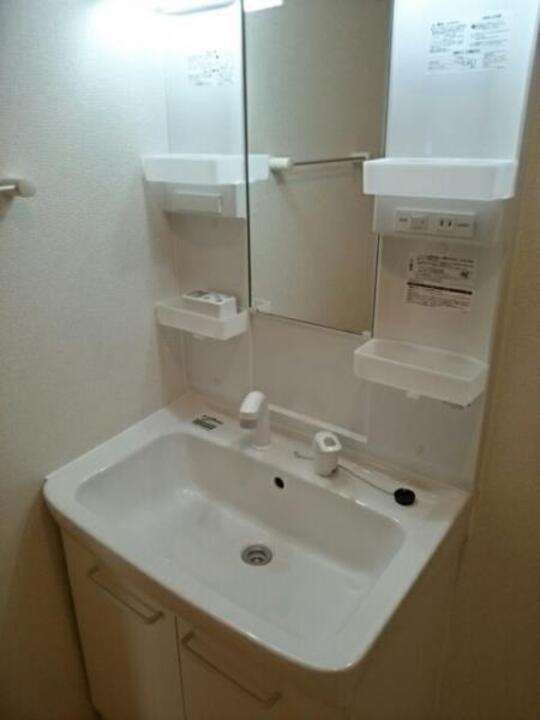 シャワー付洗面化粧台