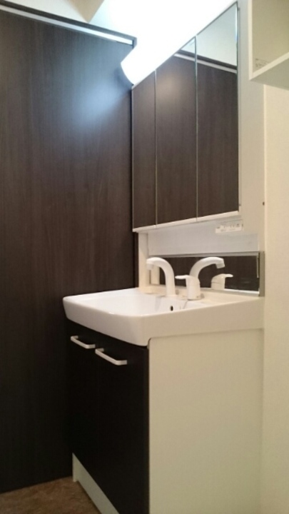 シャワー付洗面化粧台