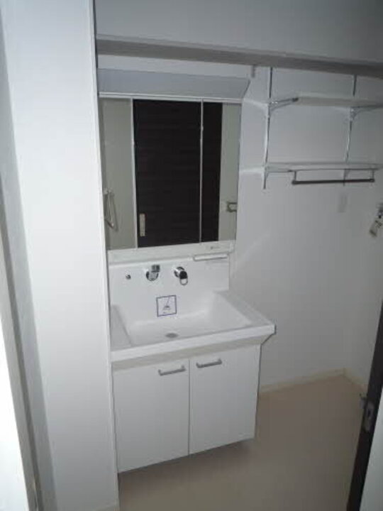 シャワー付洗面化粧台