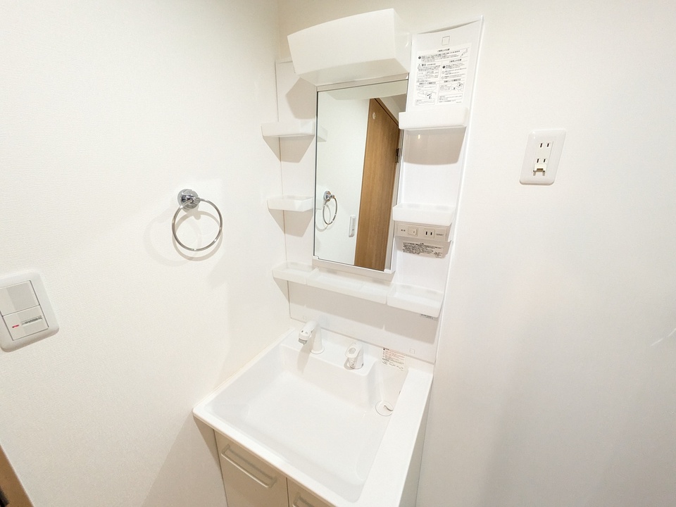 シャワー付洗面化粧台