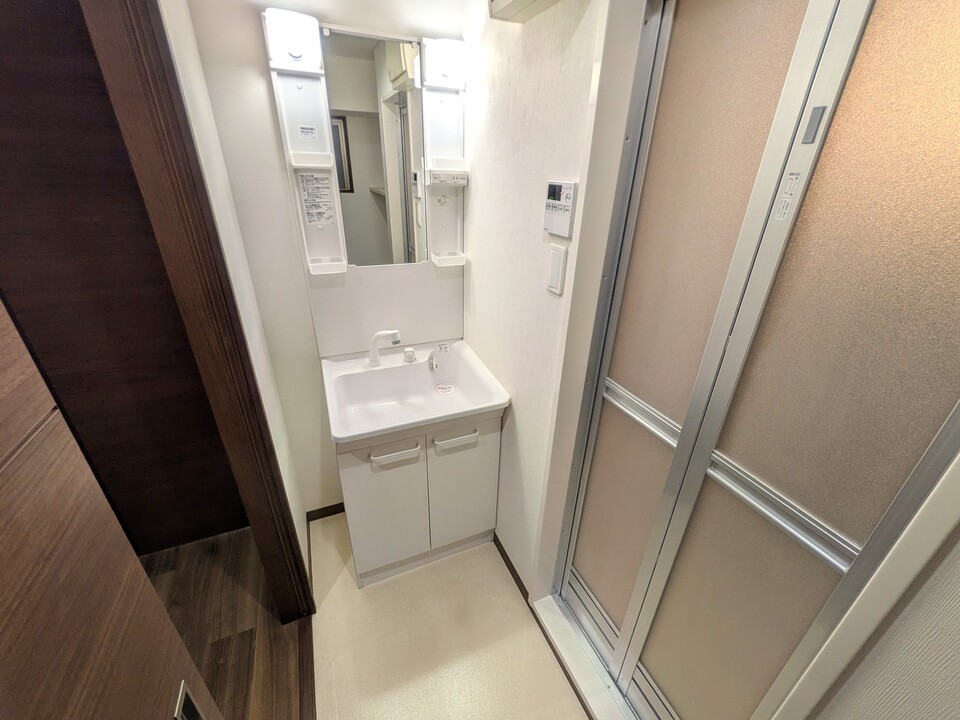 シャワー付洗面化粧台