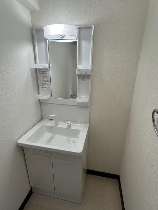 シャワー付洗面化粧台