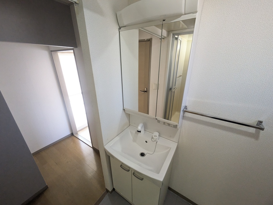 シャワー付洗面化粧台