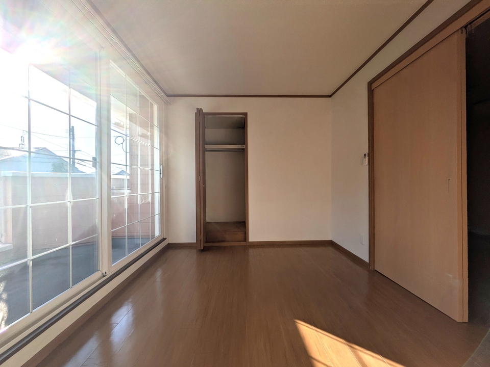 洋室6帖(南東側)