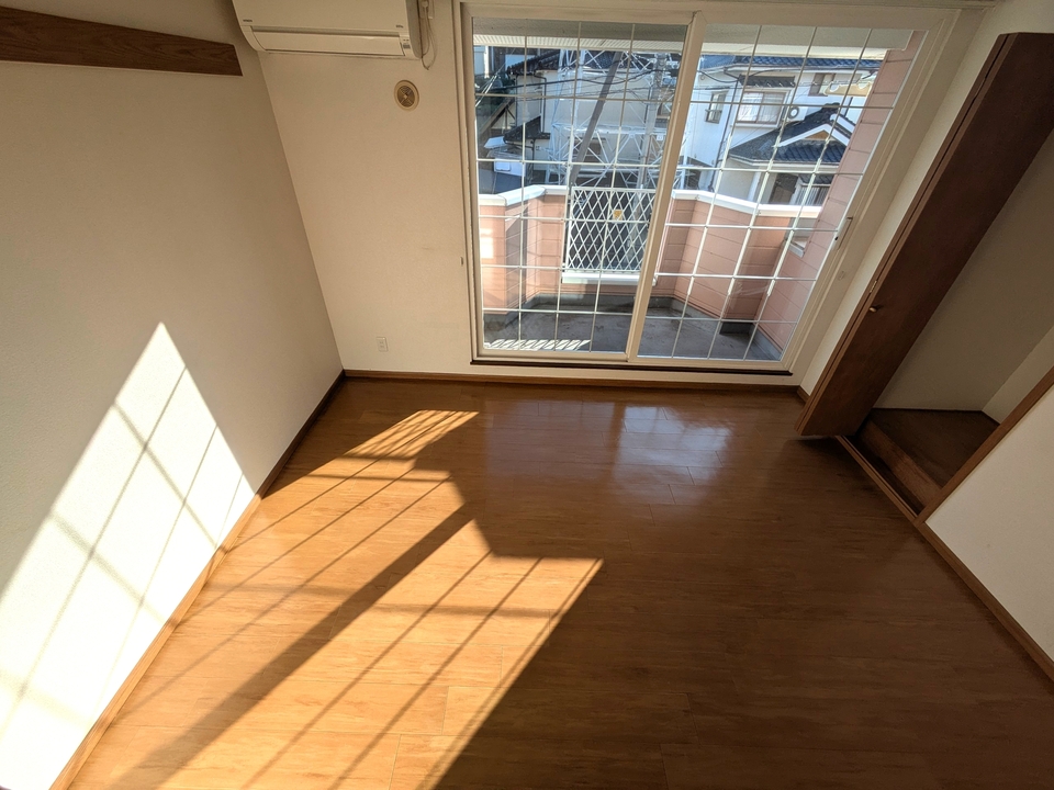 洋室6帖(南東側)