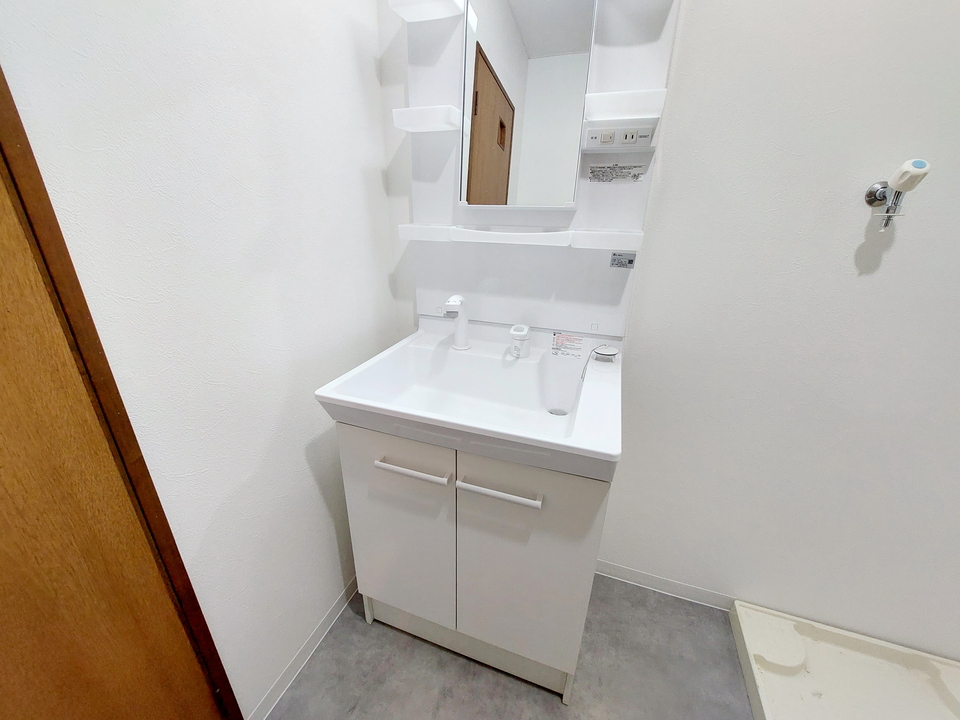 シャワー付洗面化粧台