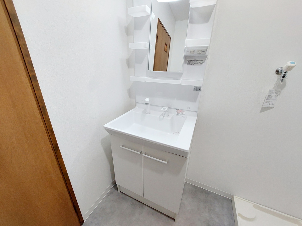 シャワー付洗面化粧台