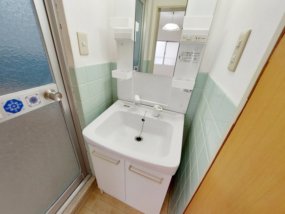 シャワー付洗面化粧台