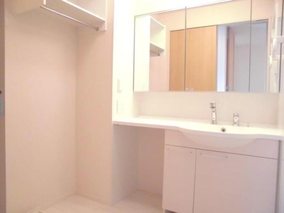 シャワー付洗面化粧台