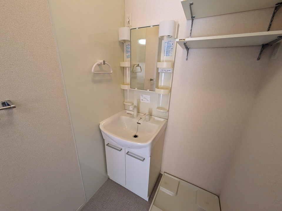 シャワー付洗面化粧台