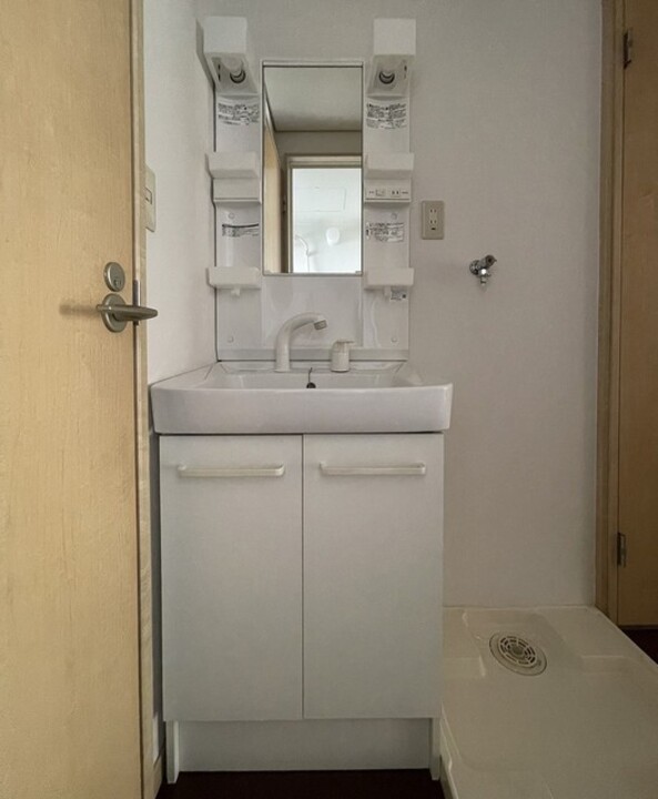 シャワー付洗面化粧台