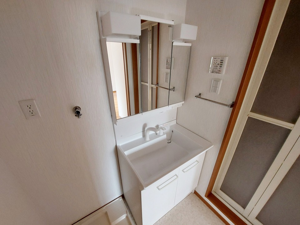 シャワー付洗面化粧台