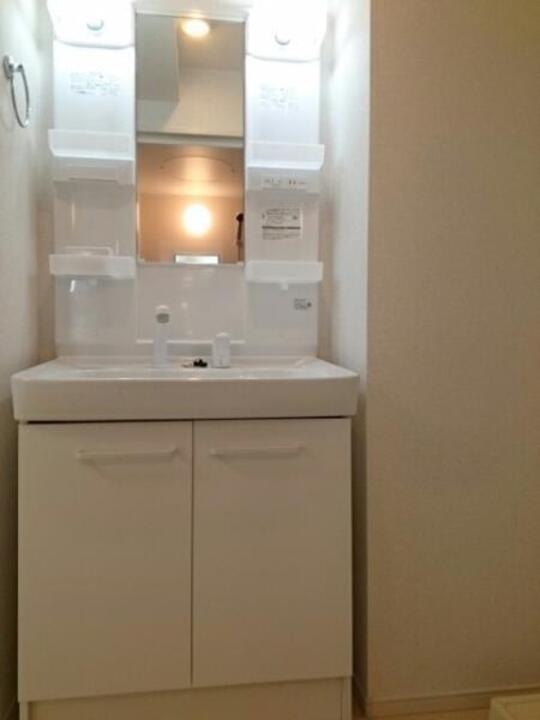 シャワー付洗面化粧台