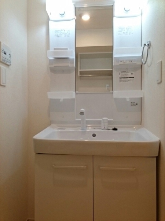 シャワー付洗面化粧台
