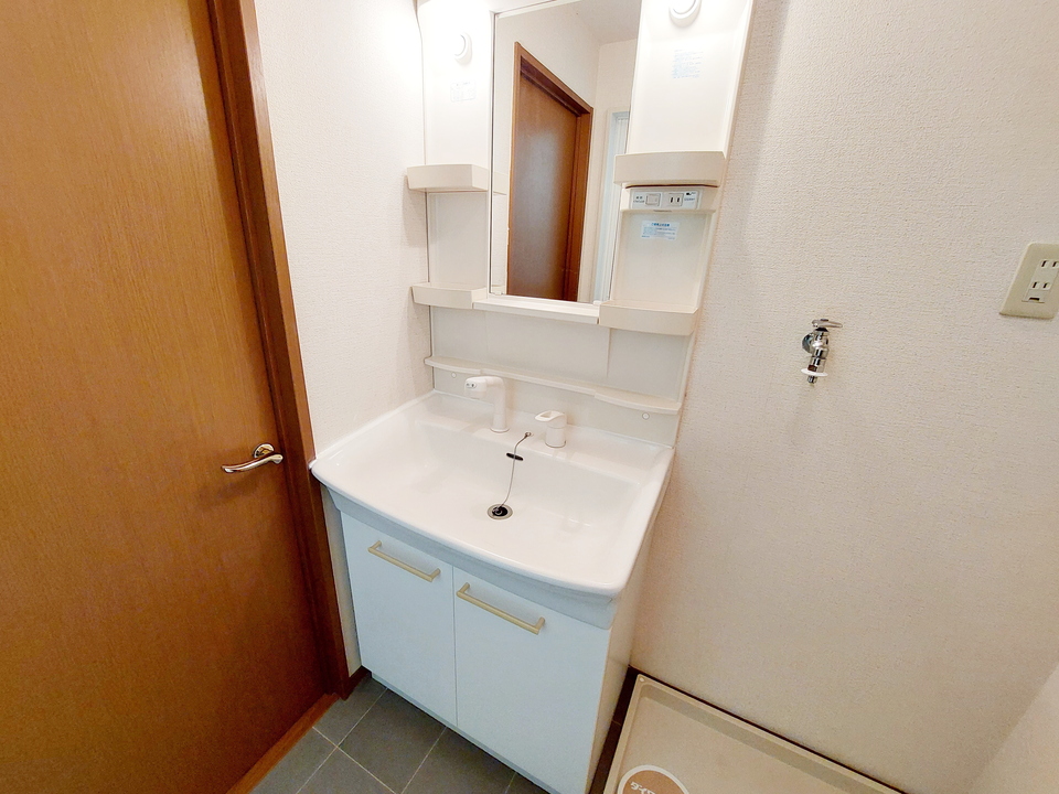 シャワー付洗面化粧台