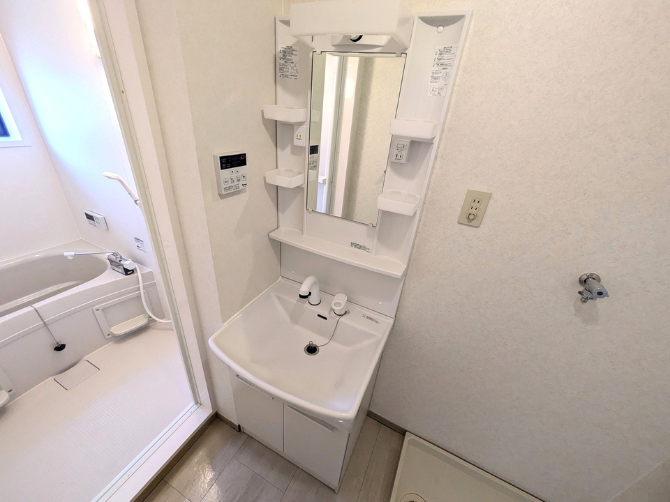 シャワー付洗面化粧台