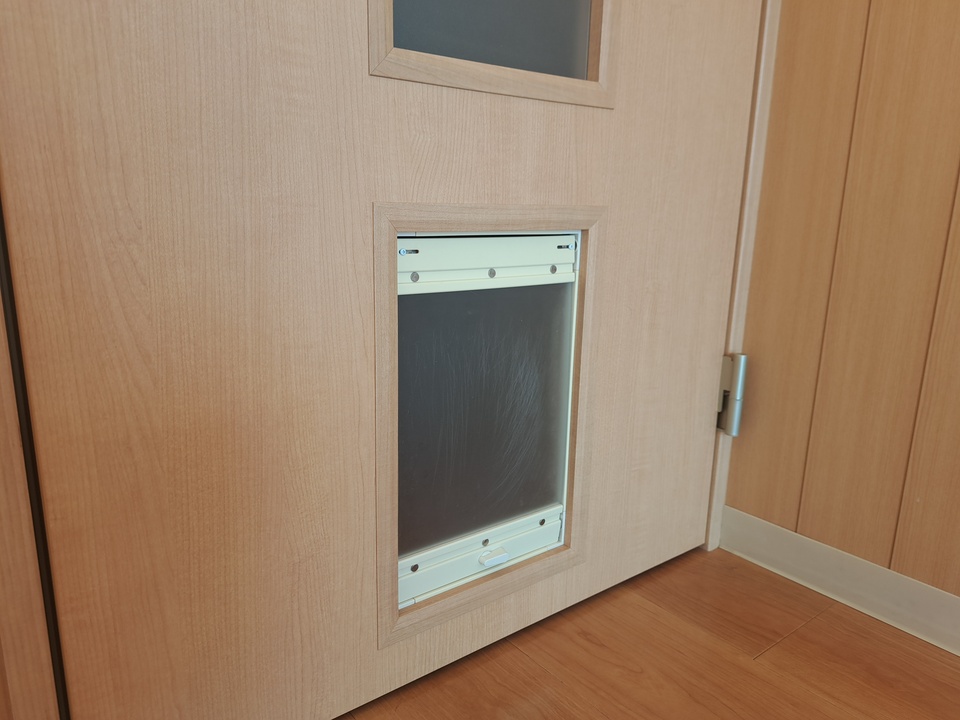 ペット出入口扉