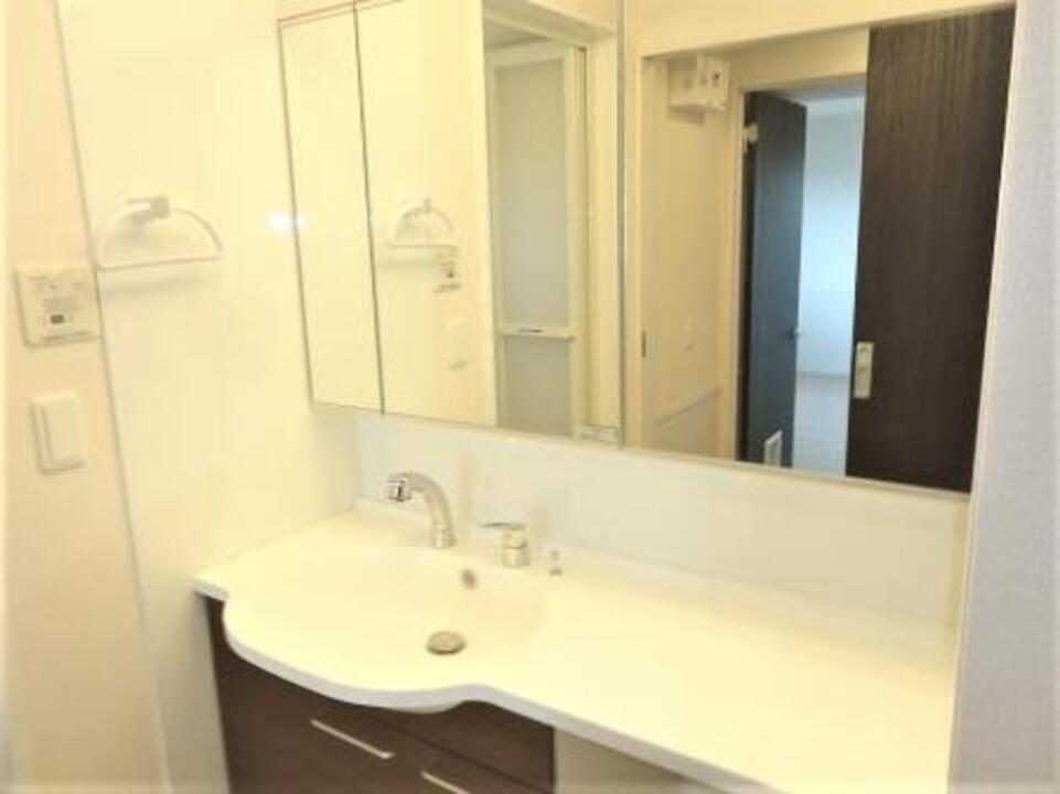 シャワー付洗面化粧台