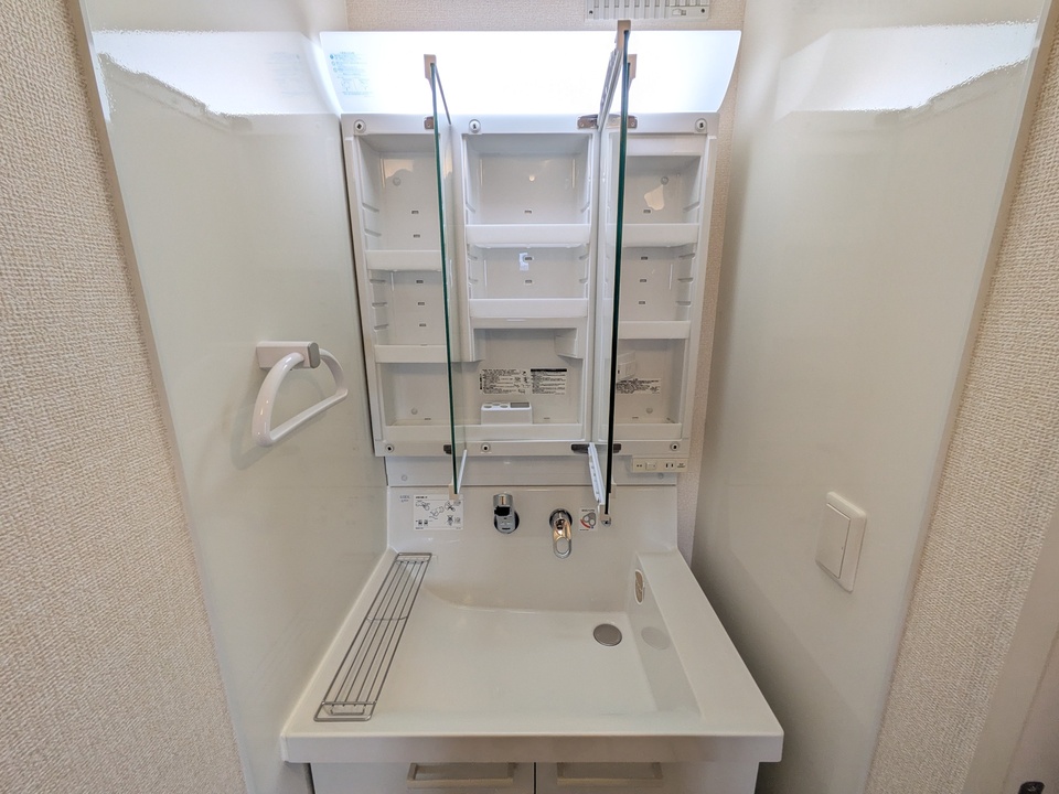 シャワー付洗面化粧台