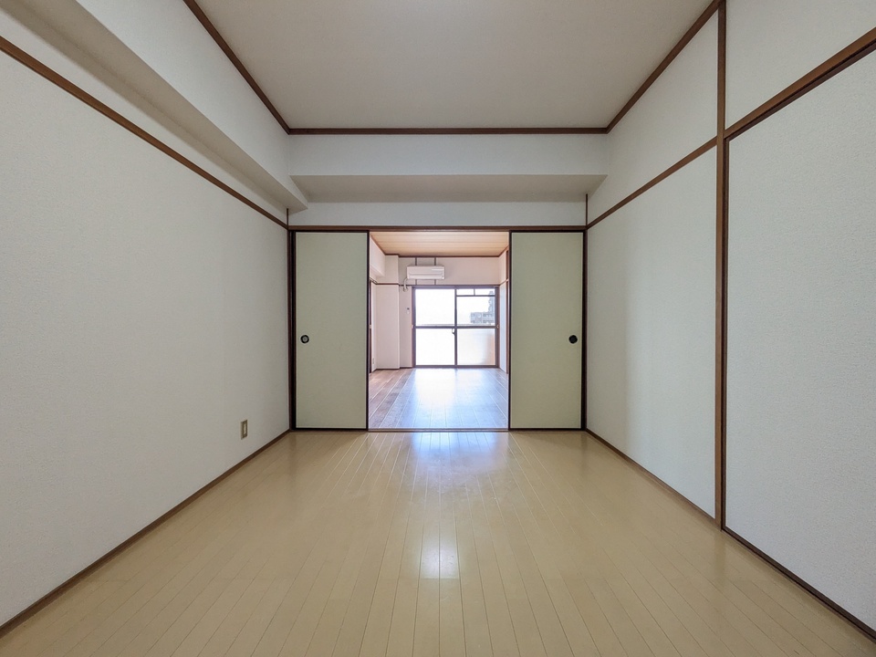 洋室6帖（北東側）
